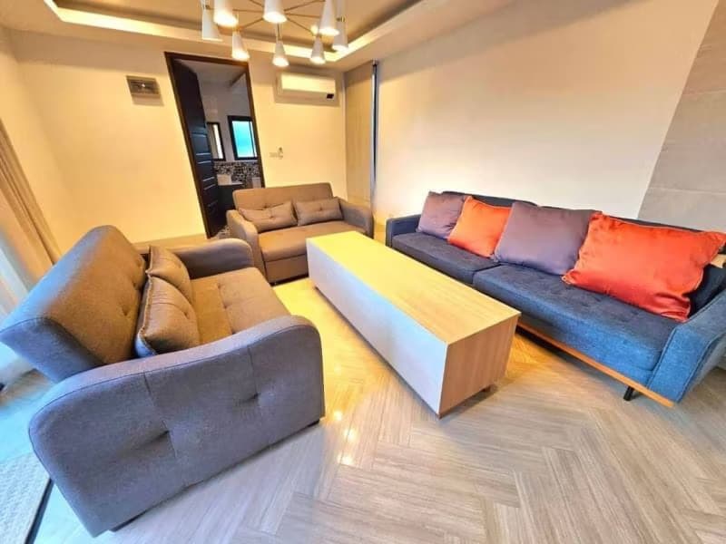 5 Bed House for Rent in San Sai District