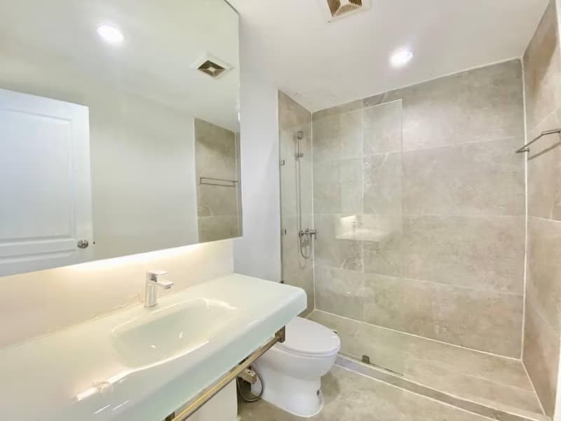 4 Bed Condo for Rent and Sale in Khlong Toei