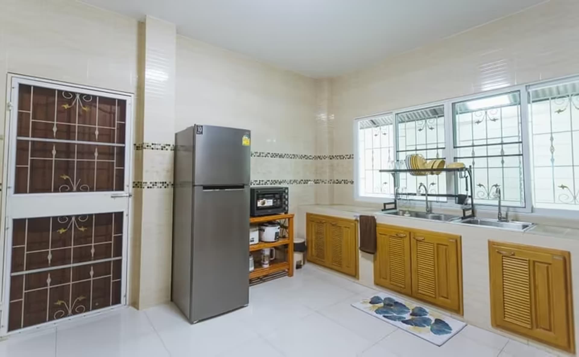 4 Bedroom House - Image 7