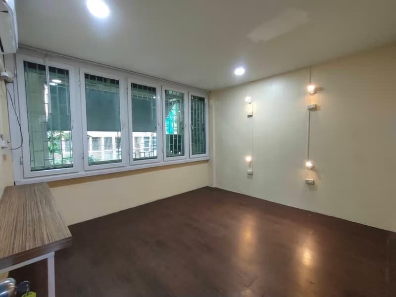 12 Bed Commercial for Rent and Sale in Bang Rak