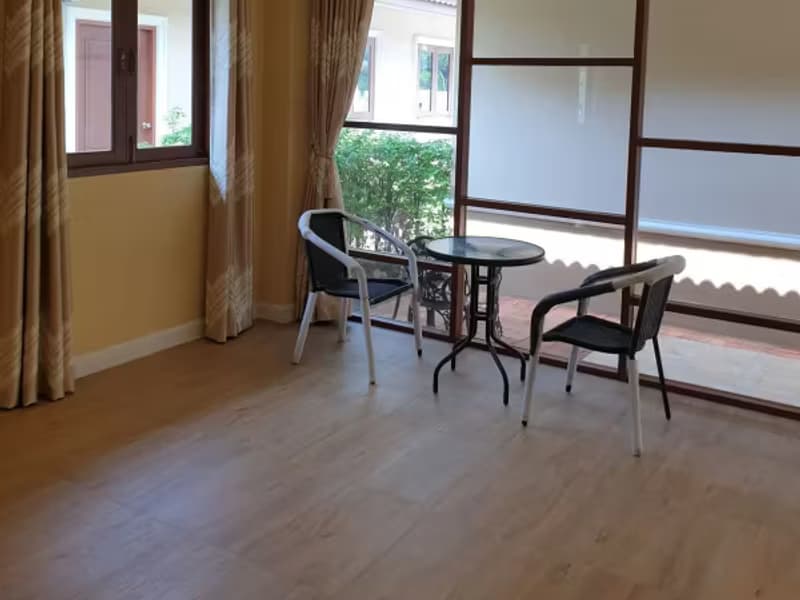 6 Bedroom House