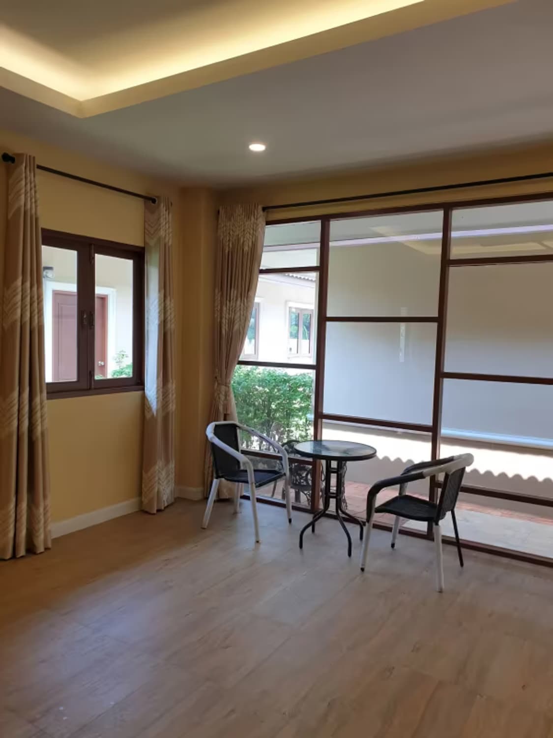 6 Bedroom House - Image 16