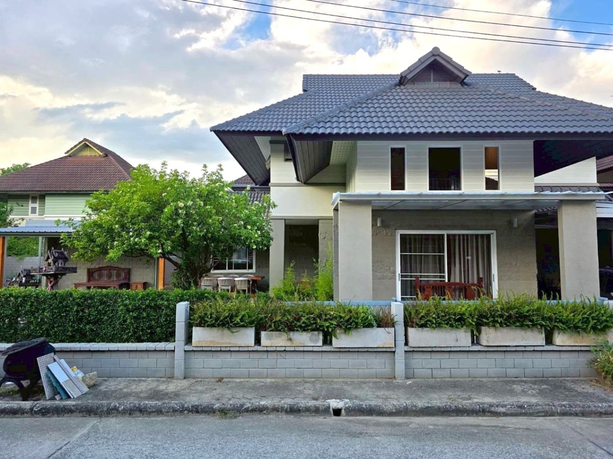 4 Bed House for Rent and Sale in San Sai District - Image 1