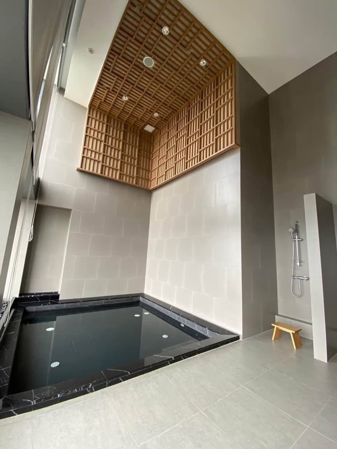 2 ห้องนอน คอนโด สำหรับ จำหน่าย ใน Huai Khwang - Image 14