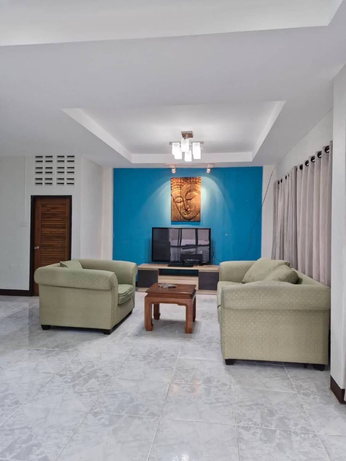 4 Bed House for Rent in Hang Dong - Image 7