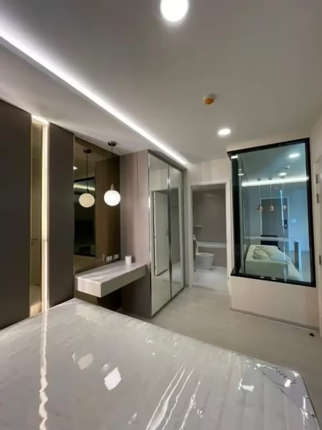 1 Bedroom Condo - Image 1