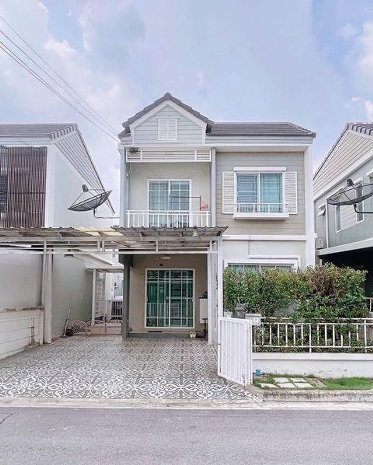 3 Bed House for Rent and Sale in Bang Phli - Image 1