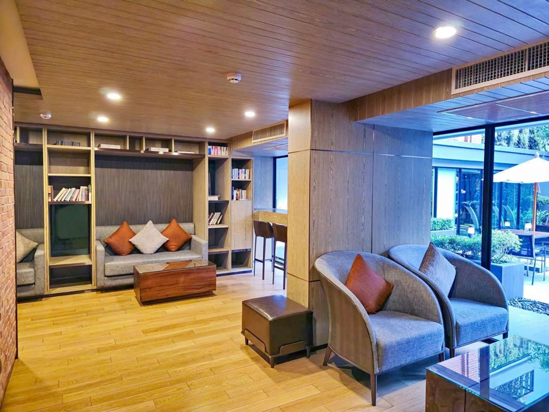 2 Bed Condo for Rent and Sale in Pathum Wan - Image 10