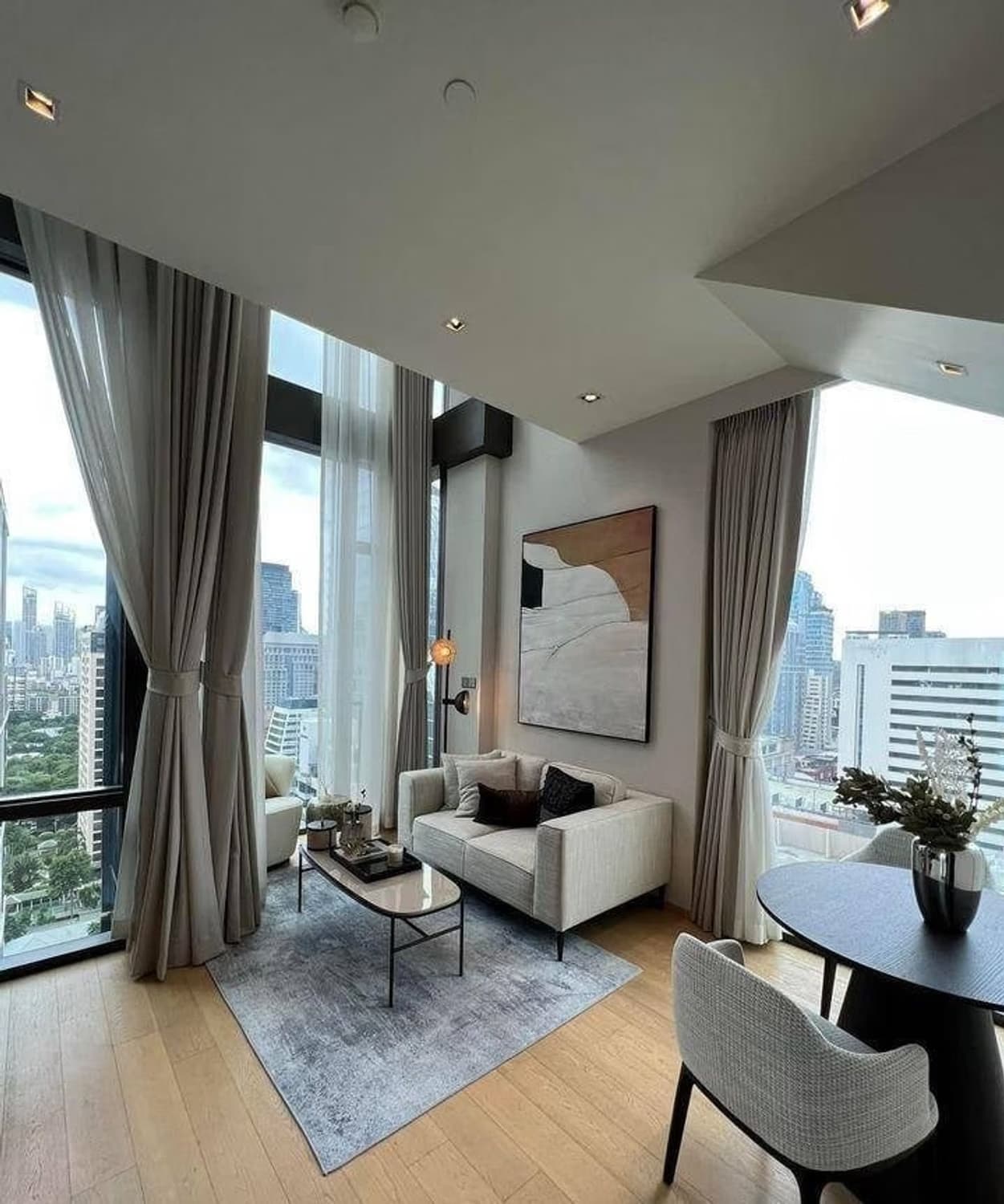 1 Bed Condo for Rent in Pathum Wan - Image 1