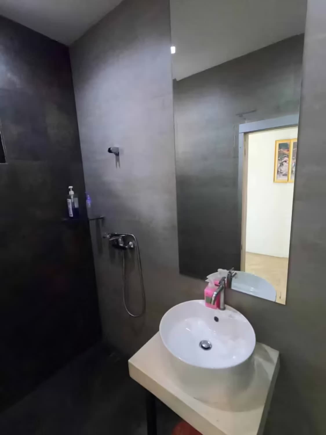 6 Bedroom House - Image 25