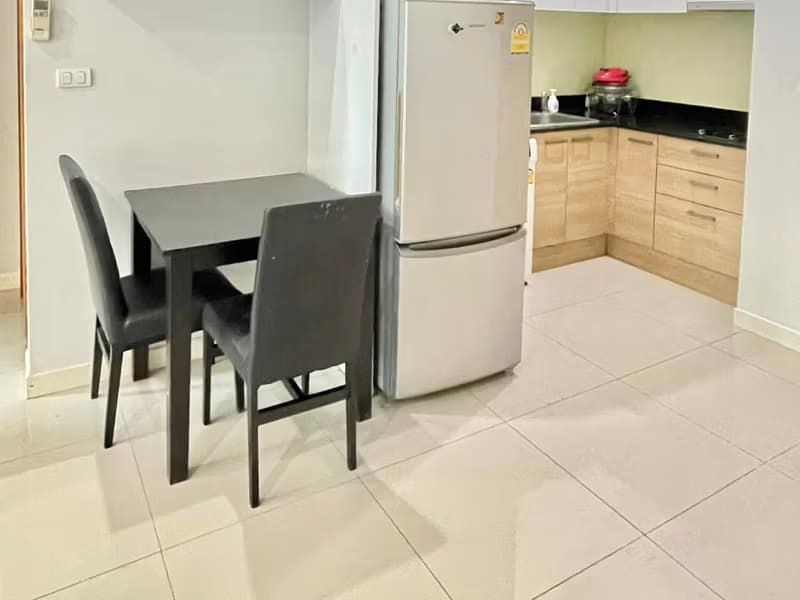 1 Bed Condo for Sale in Ratchathewi