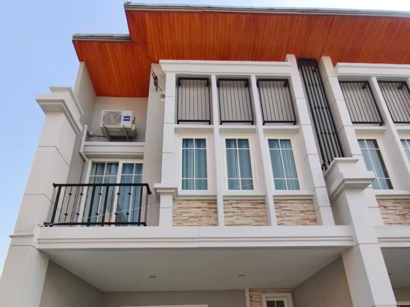 4 Bed Townhouse for Rent in Mueang Chiang Mai