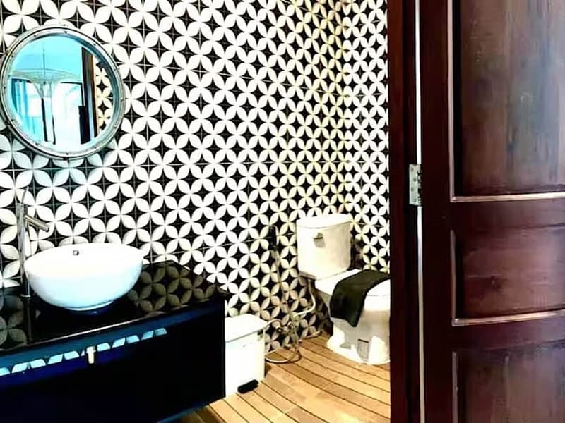 6 Bed House for Rent in San Sai