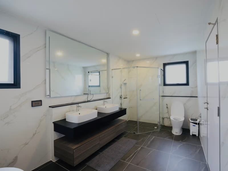 4 Bed House for Rent in Bang Phli
