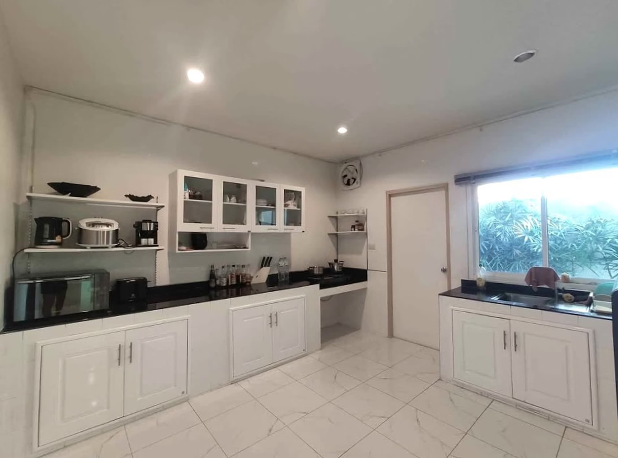 5 Bed House for Rent and Sale in Mueang Chiang Mai - Image 4