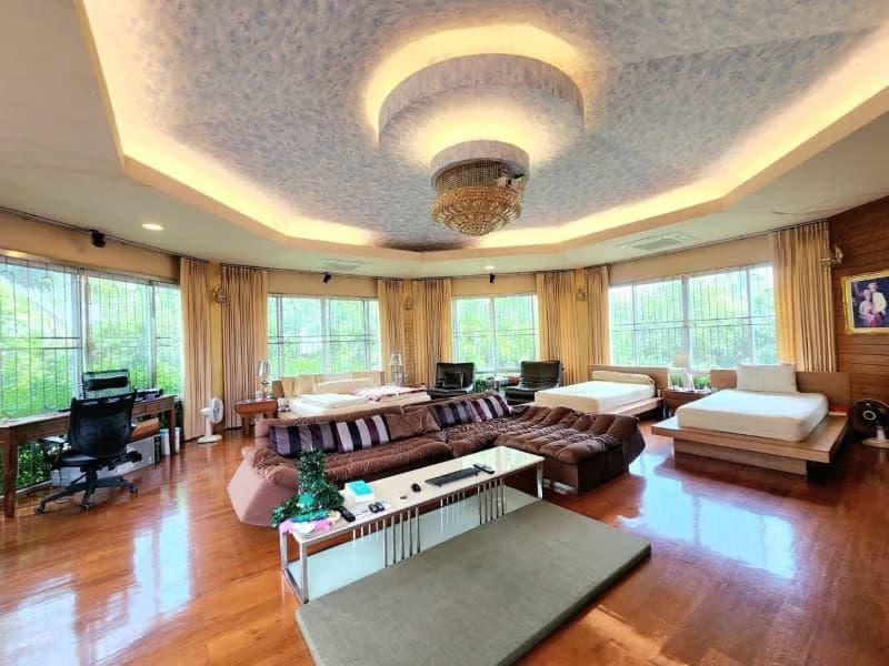 5 Bed House for Rent in Hang Dong District