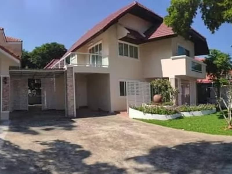 6 Bedroom House