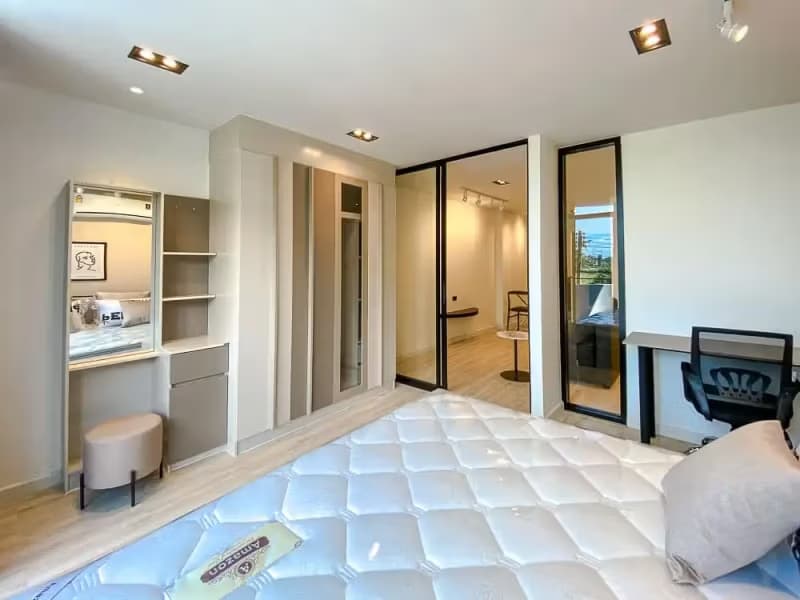 1 Bedroom Condo