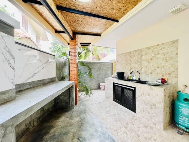 4 Bed House for Rent in Hang Dong