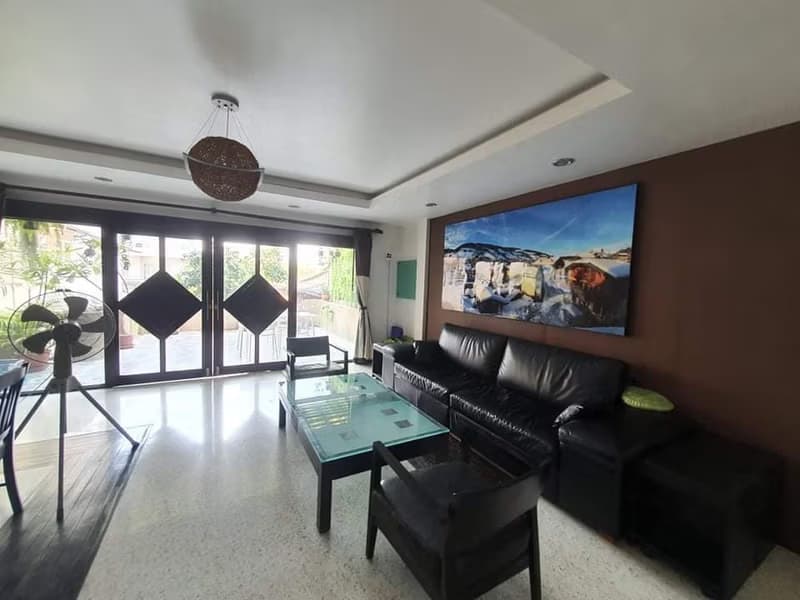 4 Bed Townhouse for Rent and Sale in Bang Kho Laem