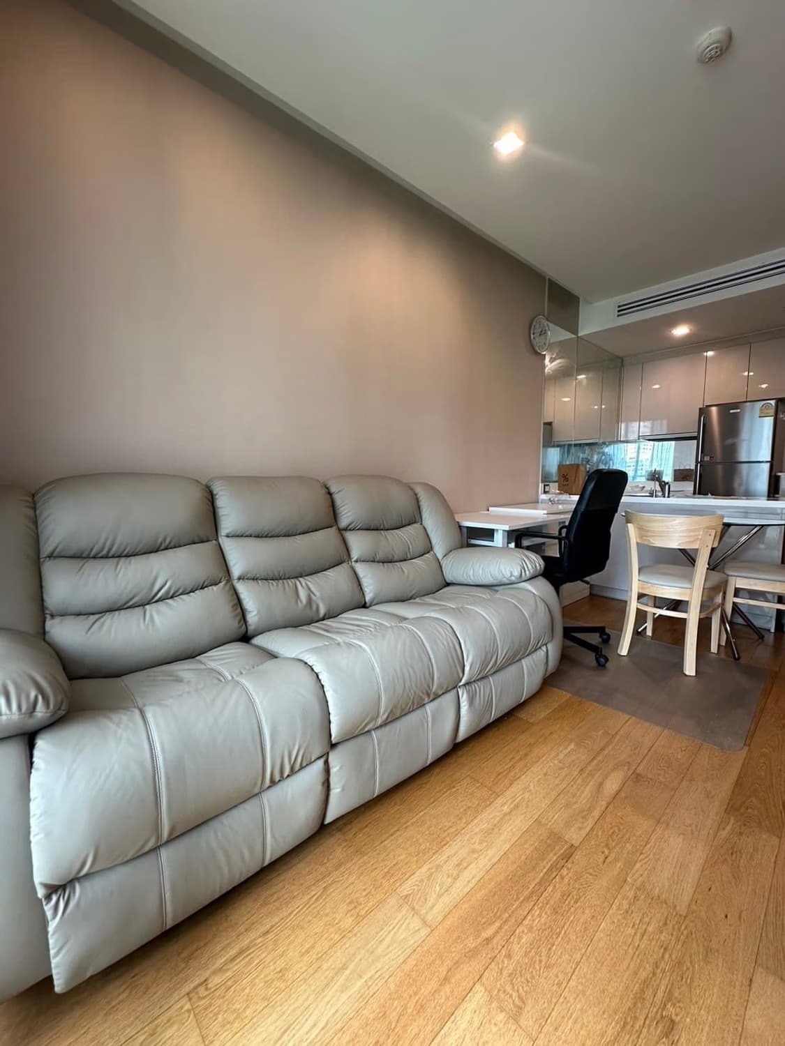 1 Bed Condo for Rent in Bang Rak - Image 3