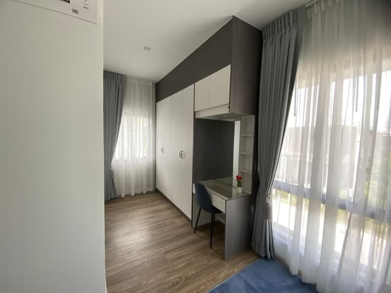 4 Bed House for Rent in Bang Kapi