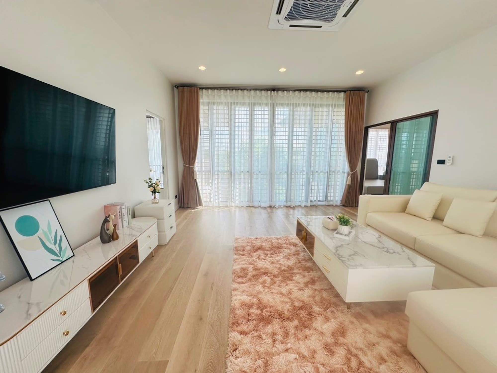 4 Bed House for Rent and Sale in Bang Kapi - Image 2