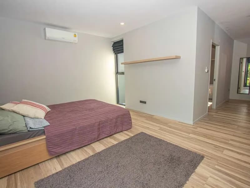 Contemporary 5-Bedroom House for Sale near Kad Farang