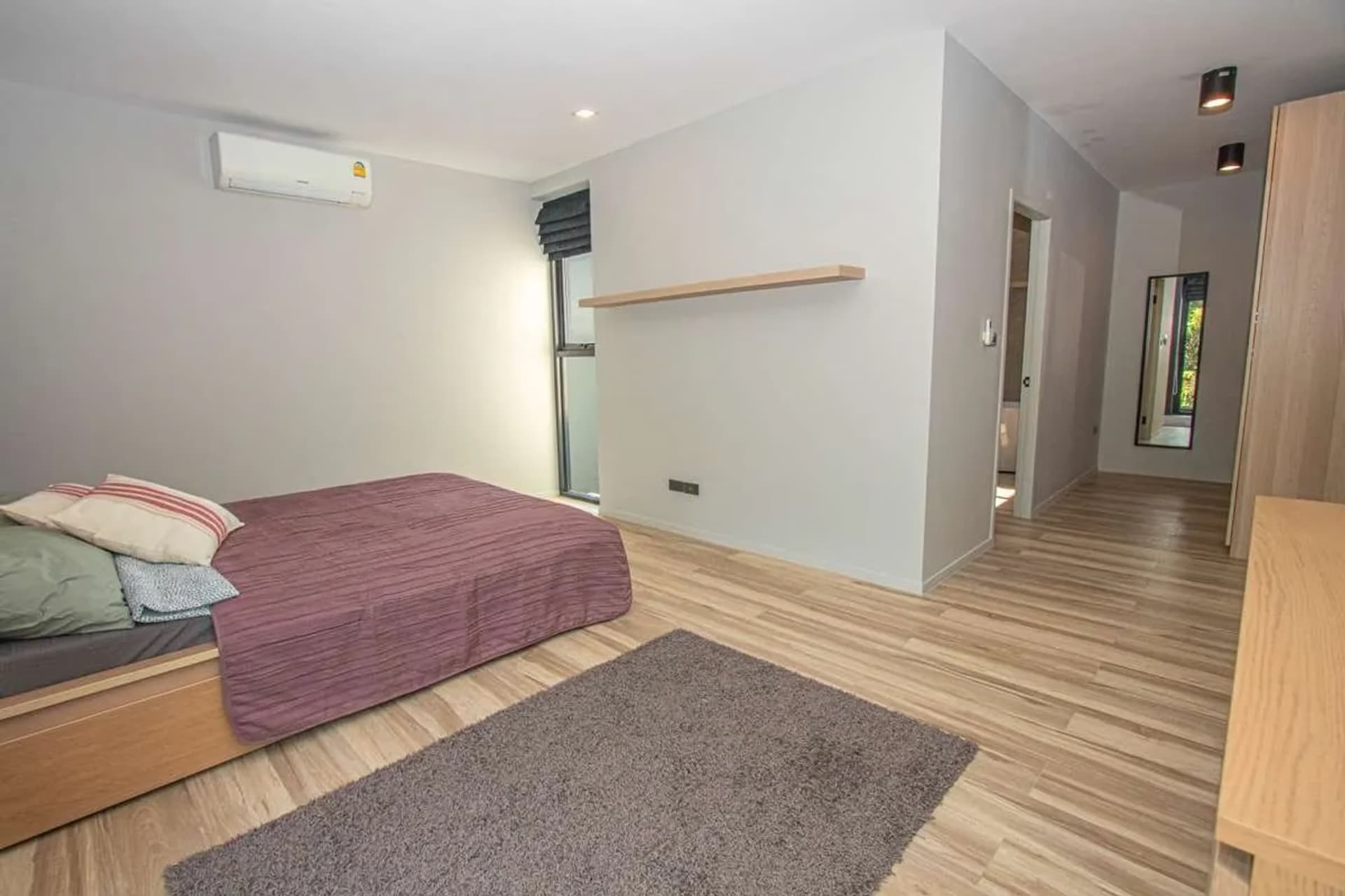 Contemporary 5-Bedroom House for Sale near Kad Farang - Image 11