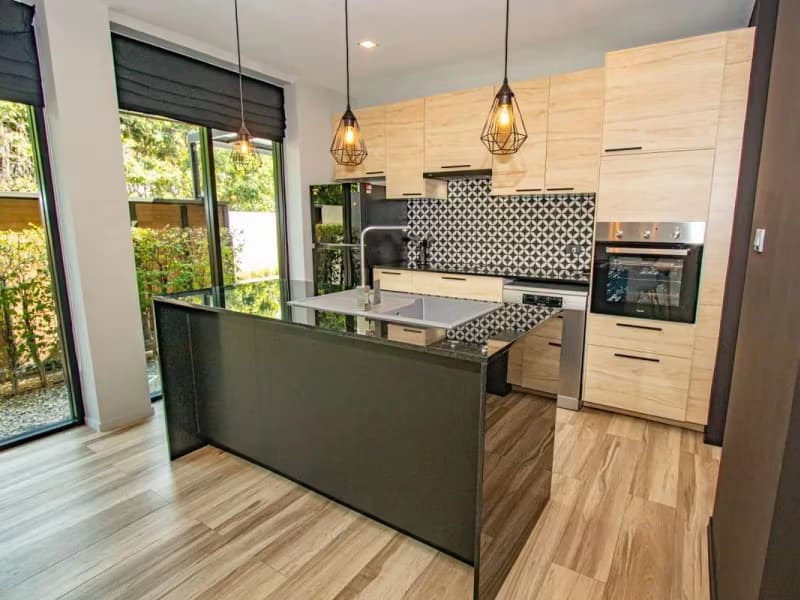 Contemporary 5-Bedroom House for Sale near Kad Farang