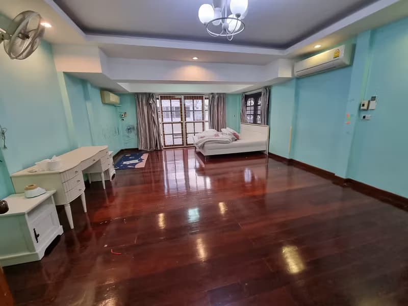 Townhouse for Rent in Phra Khanong near Punnawithi BTS