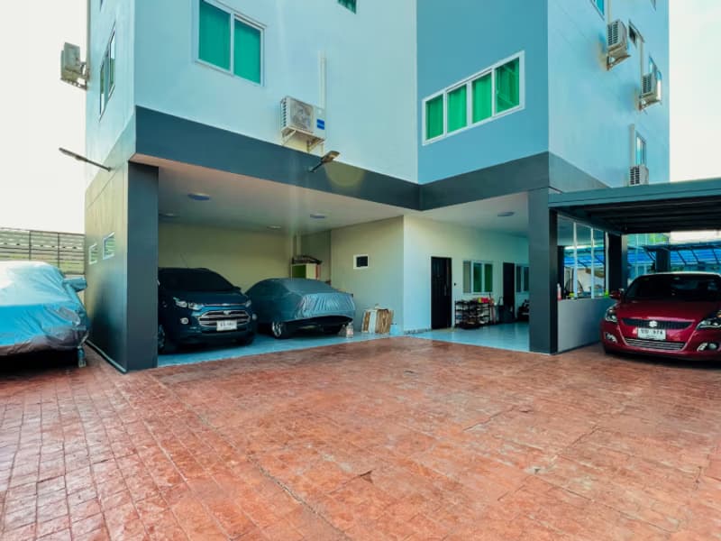 6 Bed House for Sale in Mueang Chiang Mai