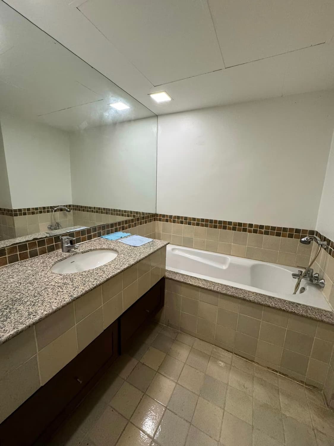 2 Bed Condo for Sale in Dusit - Image 15