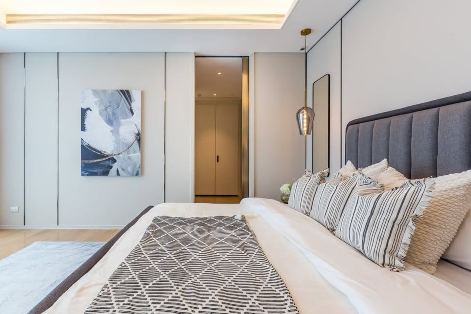 2 Bed Condo for Rent in Pathum Wan - Image 9