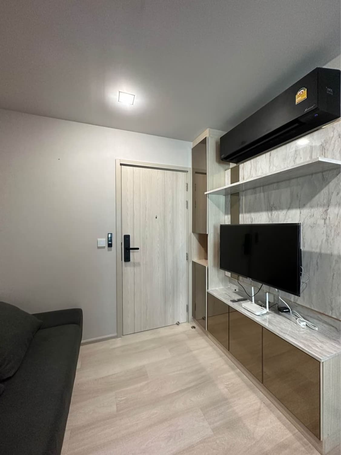 1 Bed Condo for Rent and Sale  Near Phloen Chit BTS - Image 2