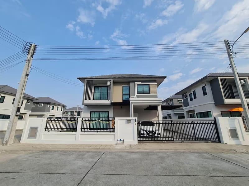 3 Bed House for Rent in San Kamphaeng District