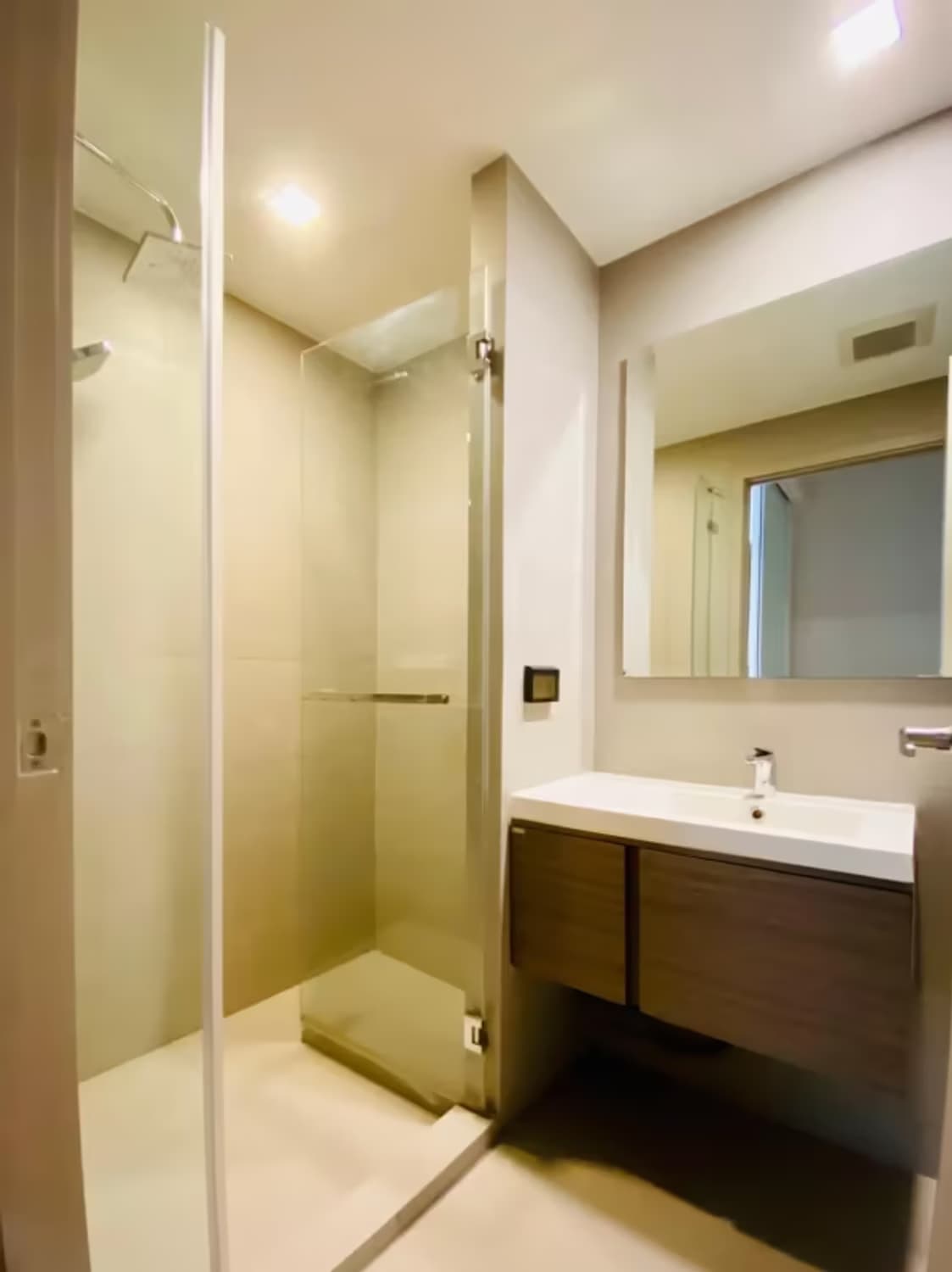 3 Bedroom Condo - Image 8