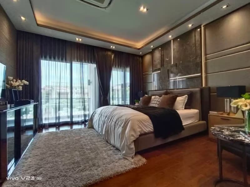 5 Bedroom House