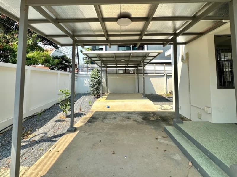 4 Bed House for Rent in Phra Khanong