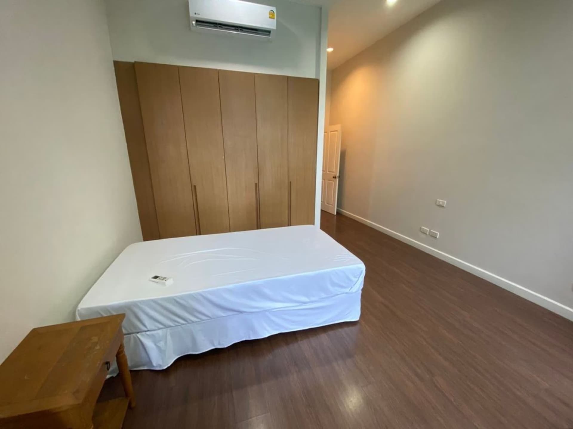 4 卧室 别墅 用于 出租 在 Khlong Toei - Image 7