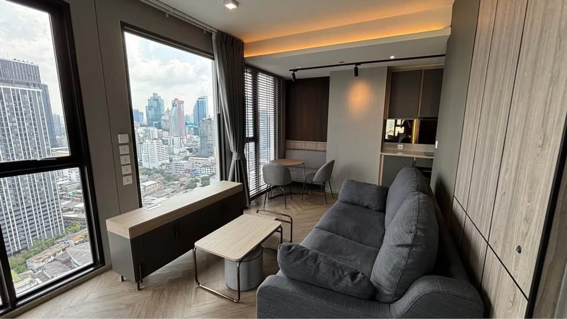 1 ห้องนอน คอนโด สำหรับ ขาย ใน Bang Rak - Image 2