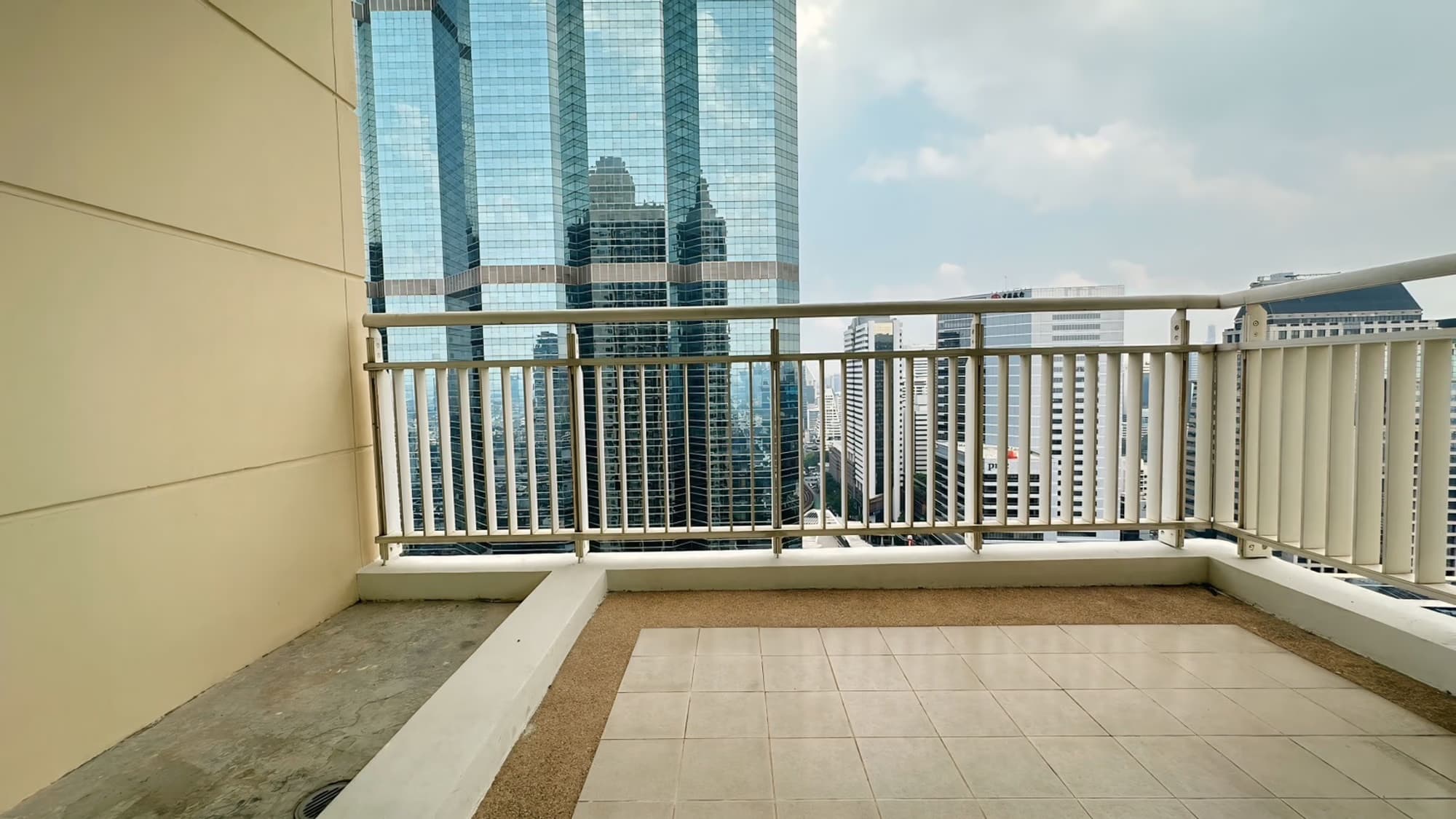 3 卧室 公寓 用于 出租 在 Sathon - Image 8