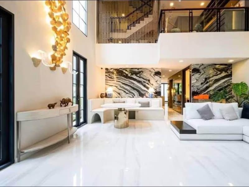 4 Bed Townhouse for Rent and Sale in Watthana