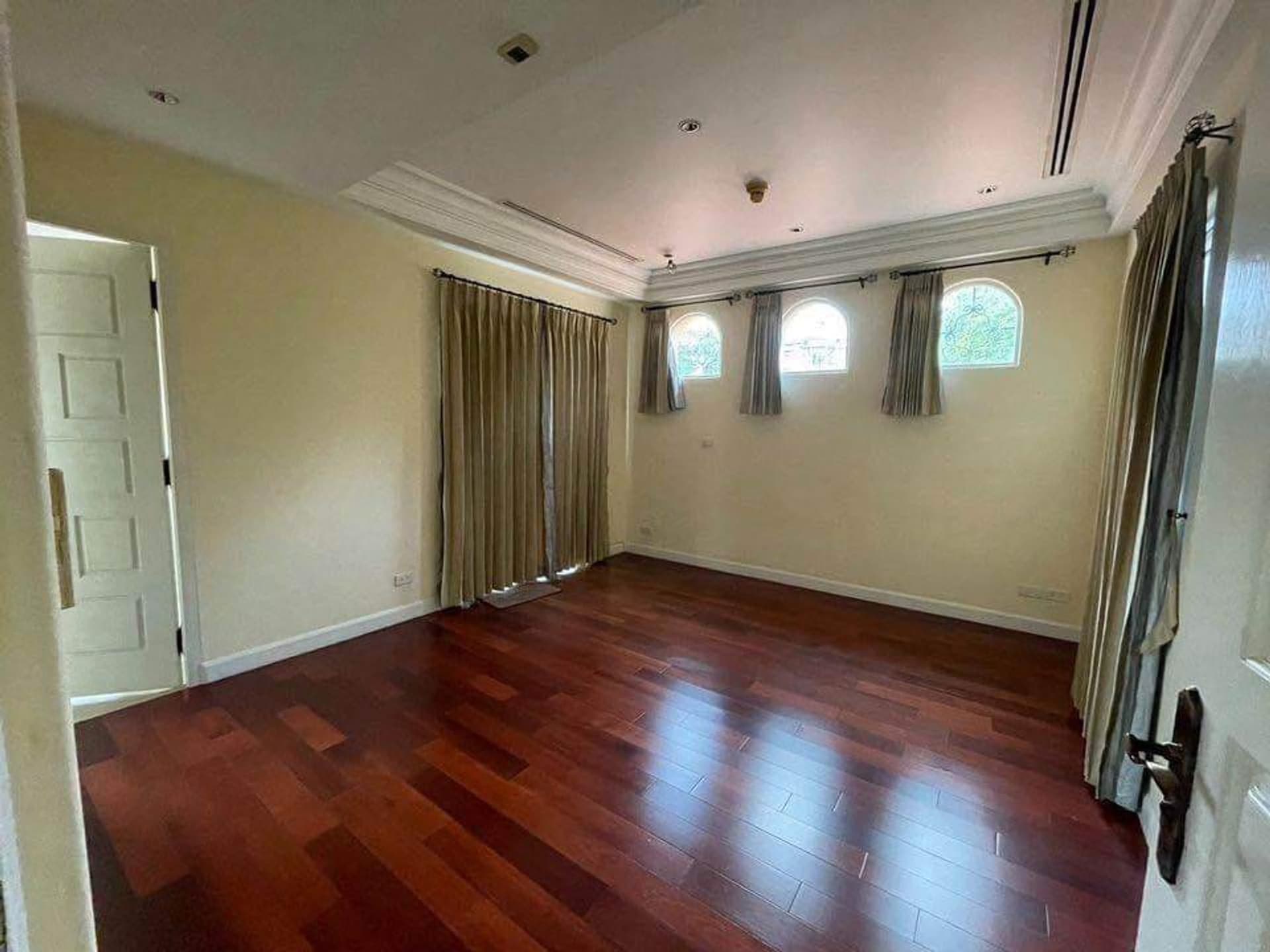 5 Bedroom House - Image 12