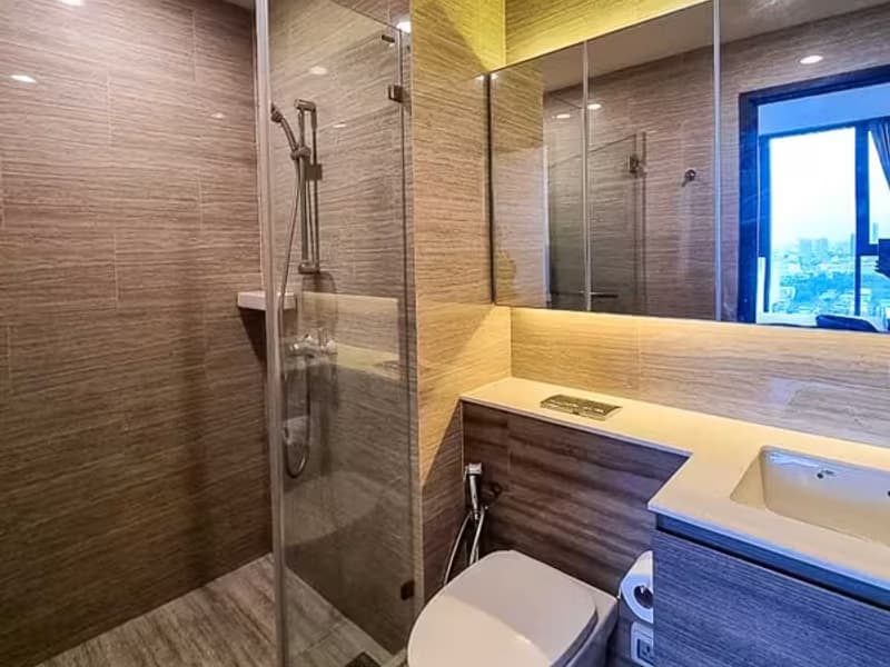 Condo for Rent at Whizdom Essence Sukhumvit 101