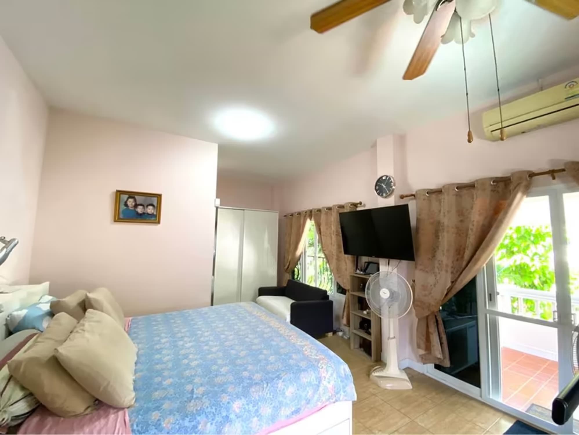 4 Bedroom House - Image 8