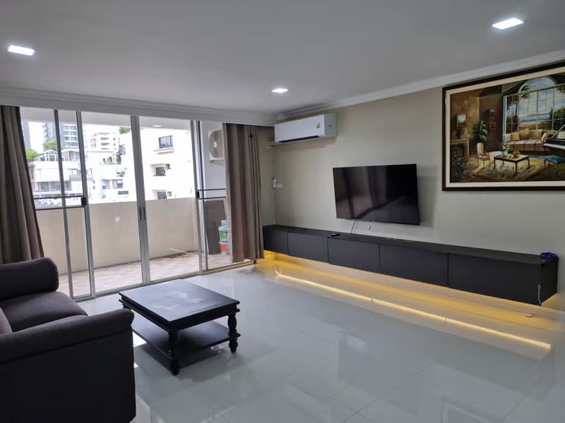 3 Bed Condo for Rent in Watthana