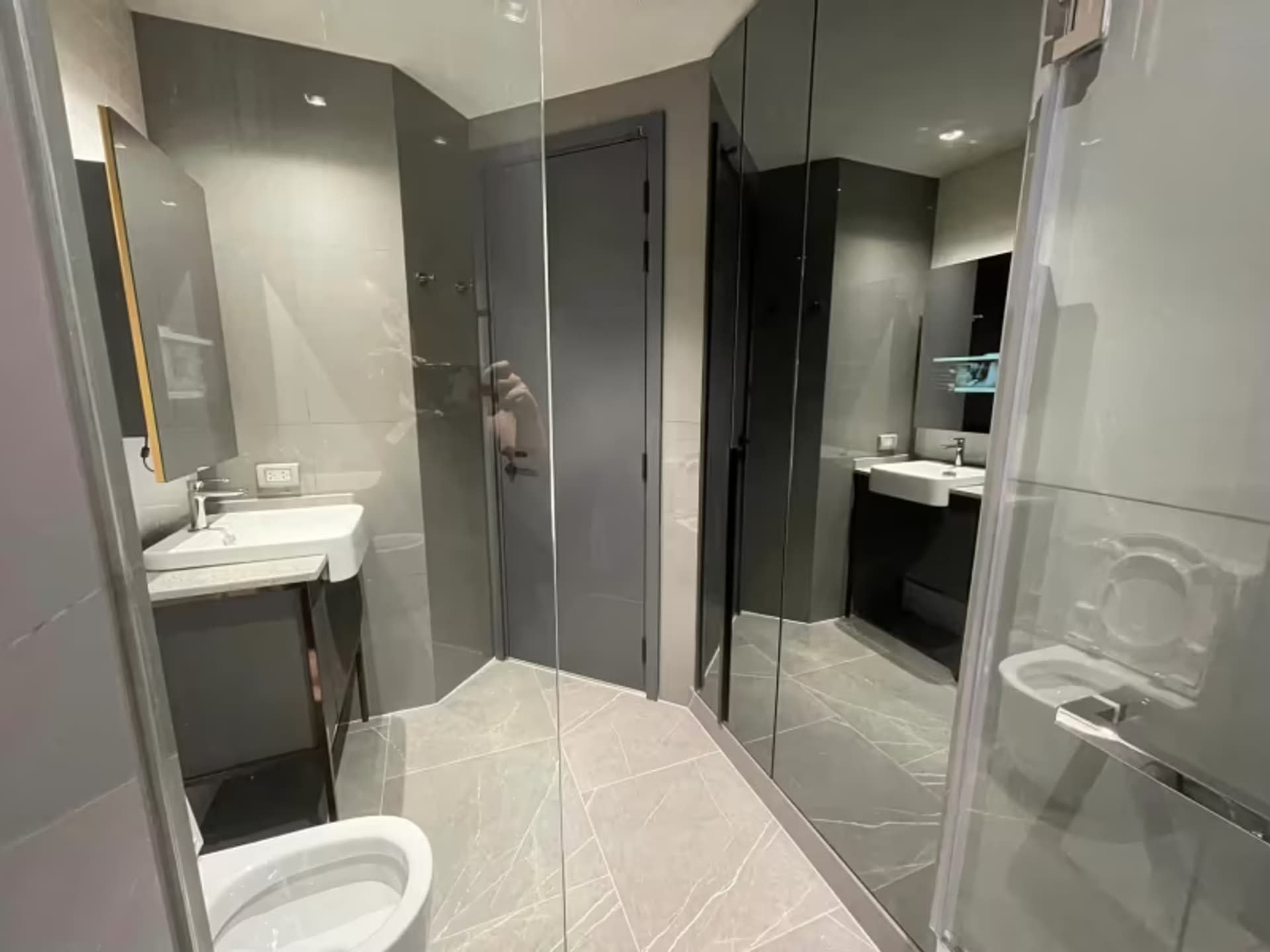 1 Bedroom Condo - Image 1