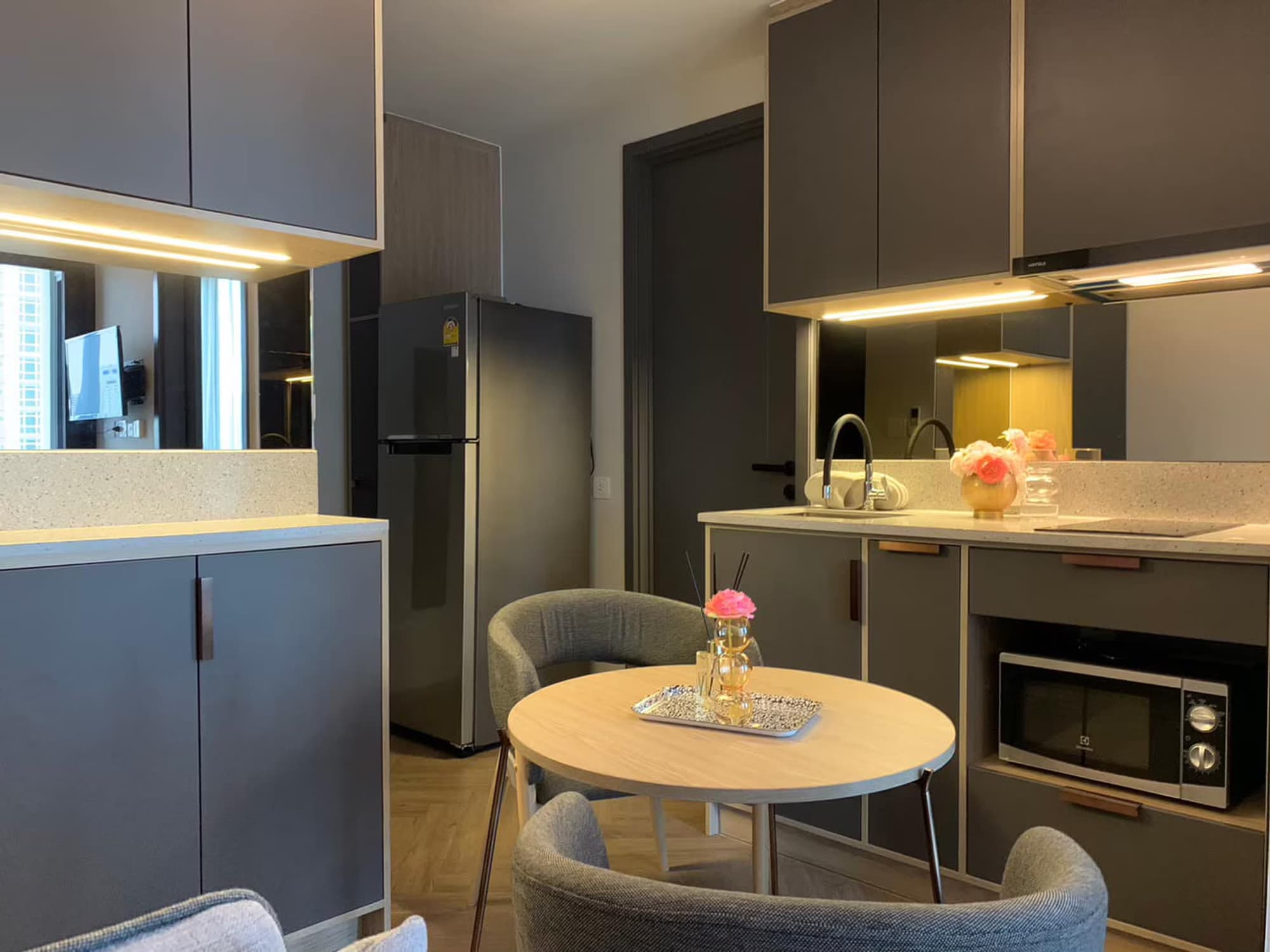 1 Bed Condo for Rent and Sale in Bang Rak - Image 2