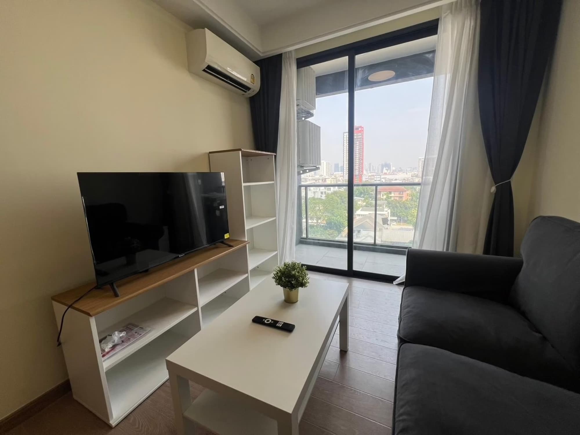 1 Bed Condo for Rent in Sathon - Image 2